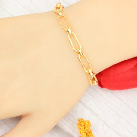 "Trendy Handmade Bracelet – A Thoughtful Gift for Girls & Women | UNVRC1518 - Picture 5 of 10